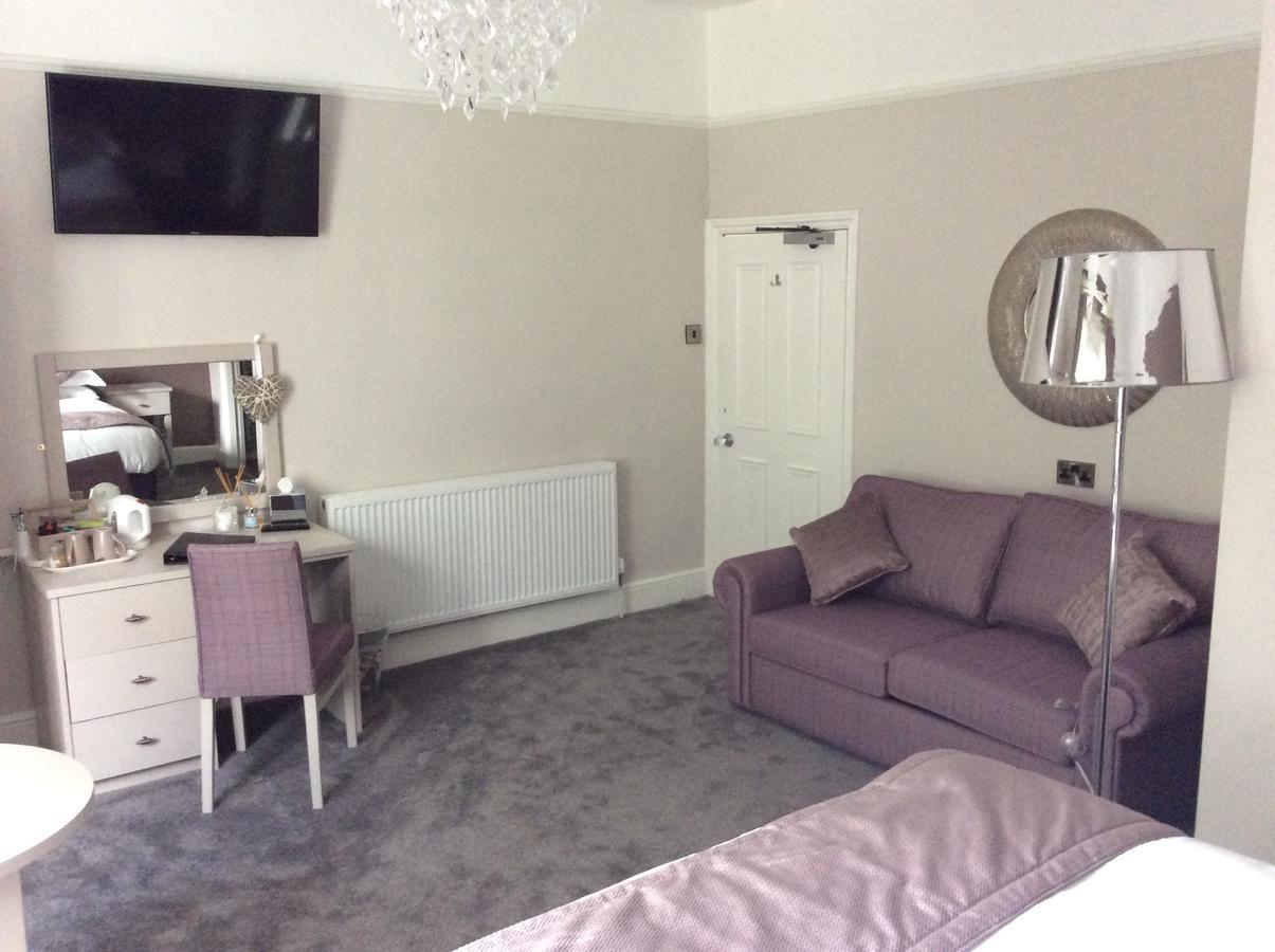 Maypole 3* Settle